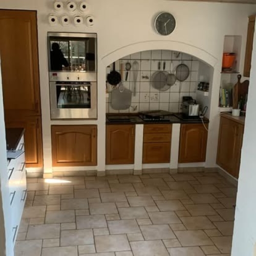 Ældre køkken før tømrerarbejde og renovering i Dianalund