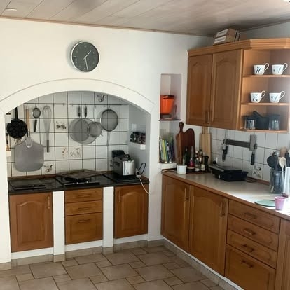Gammelt køkken fotograferet inden tømrerarbejde og modernisering i Slagelse